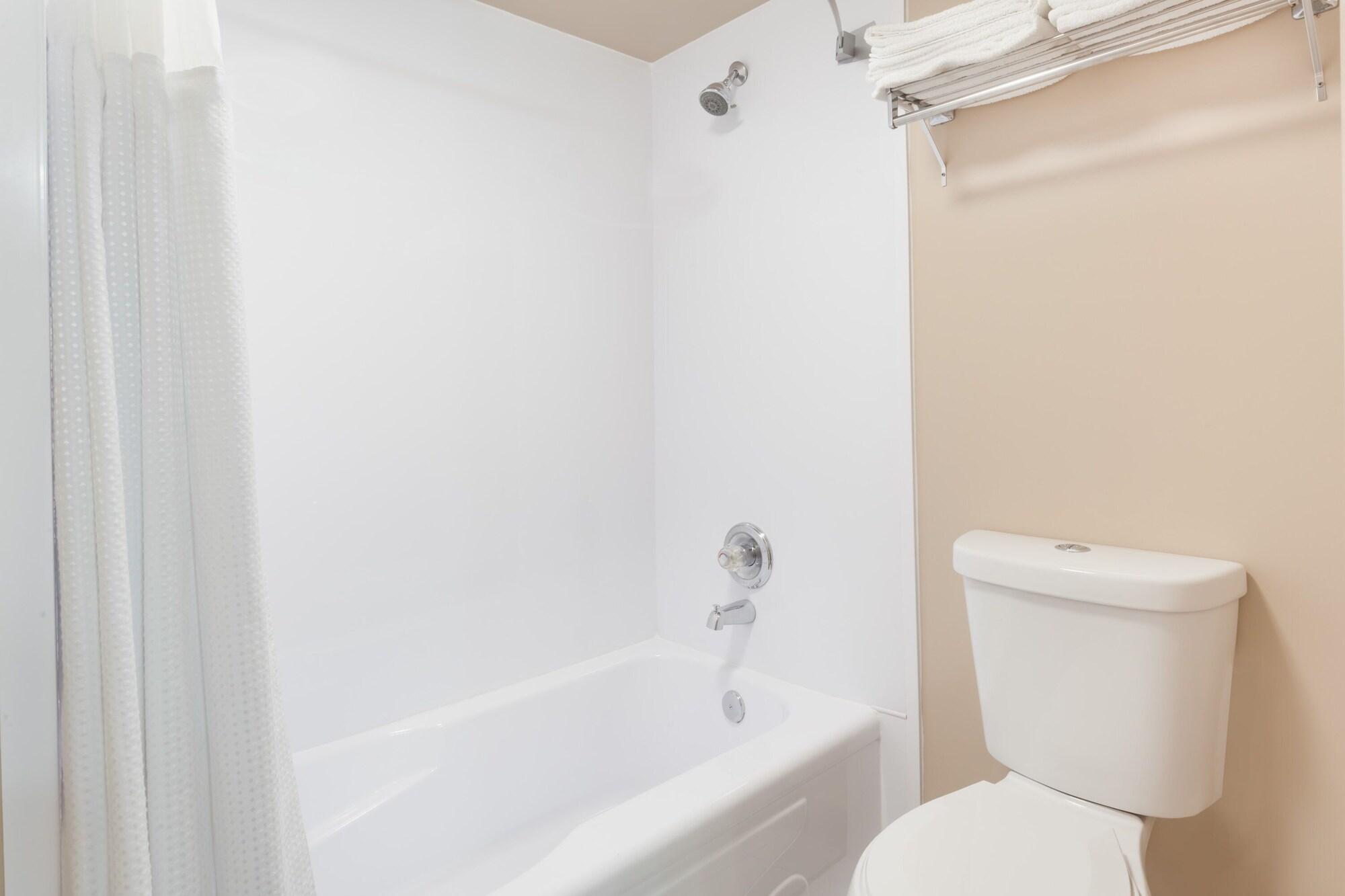 Super 8 By Wyndham Saskatoon Near Saskatoon Airport Hotel Екстериор снимка