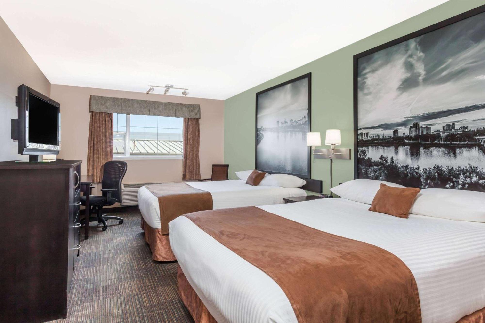Super 8 By Wyndham Saskatoon Near Saskatoon Airport Hotel Екстериор снимка
