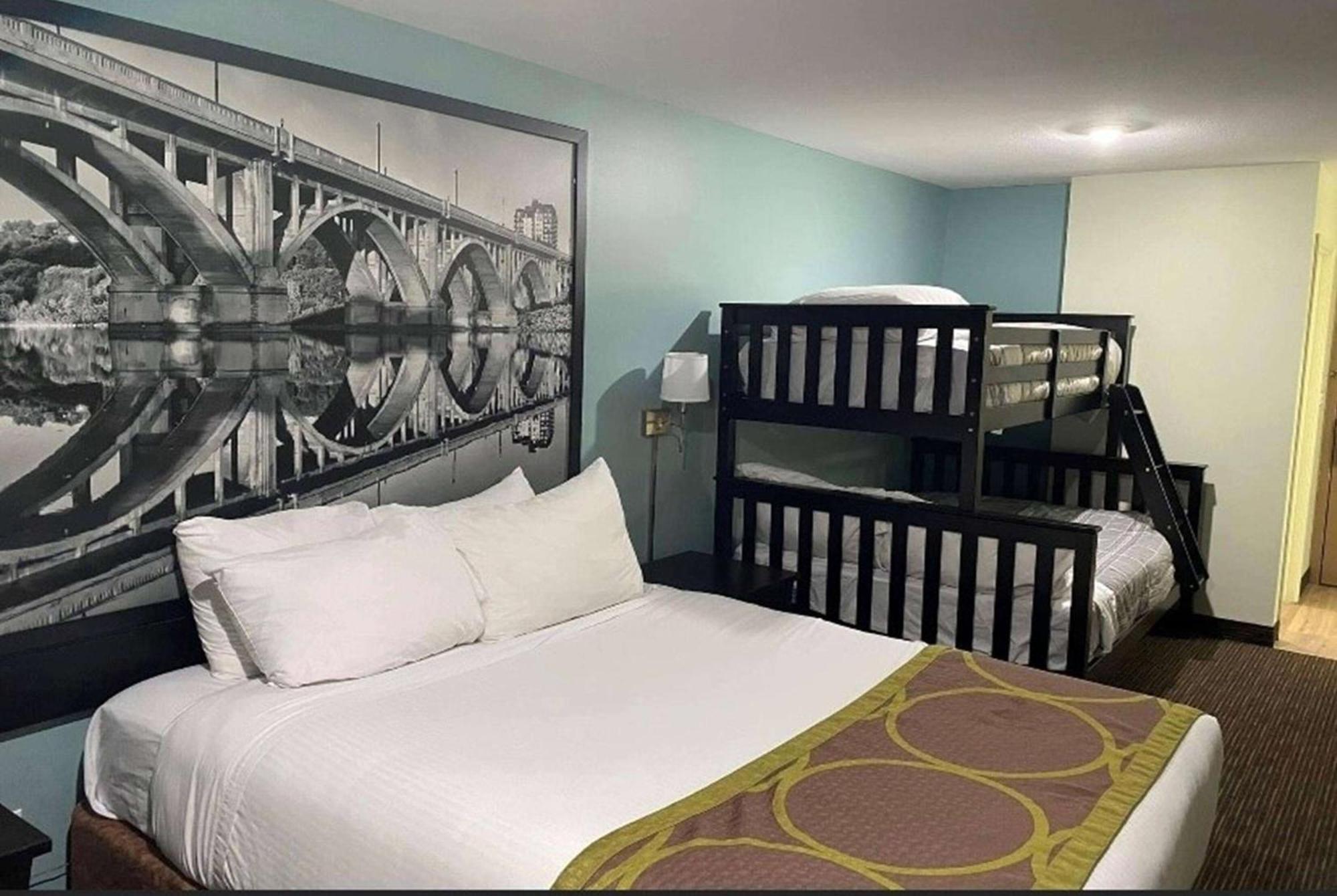 Super 8 By Wyndham Saskatoon Near Saskatoon Airport Hotel Екстериор снимка