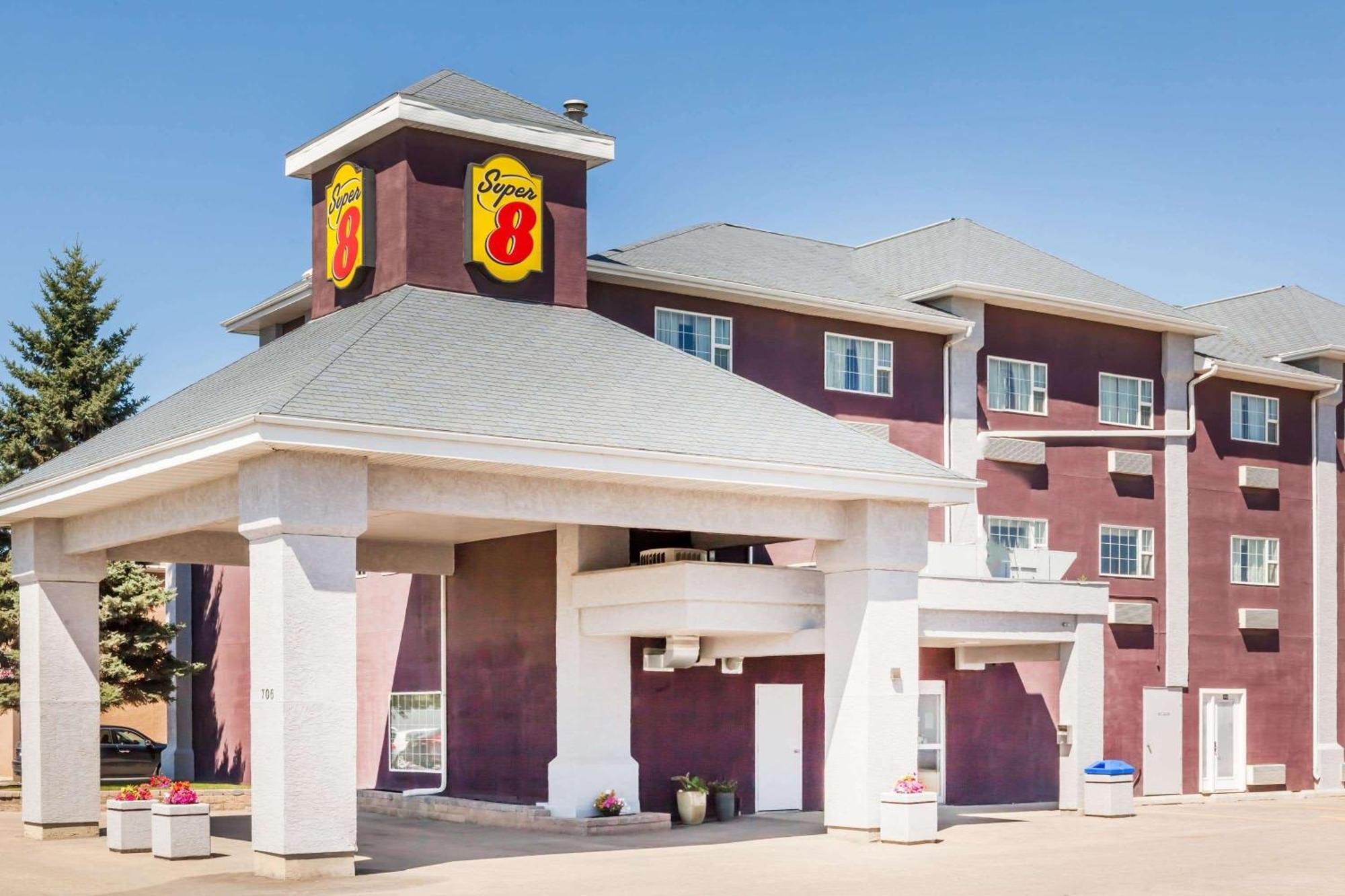 Super 8 By Wyndham Saskatoon Near Saskatoon Airport Hotel Екстериор снимка