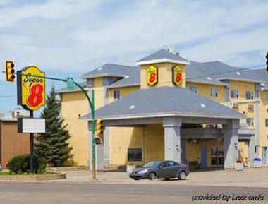 Super 8 By Wyndham Saskatoon Near Saskatoon Airport Hotel Екстериор снимка