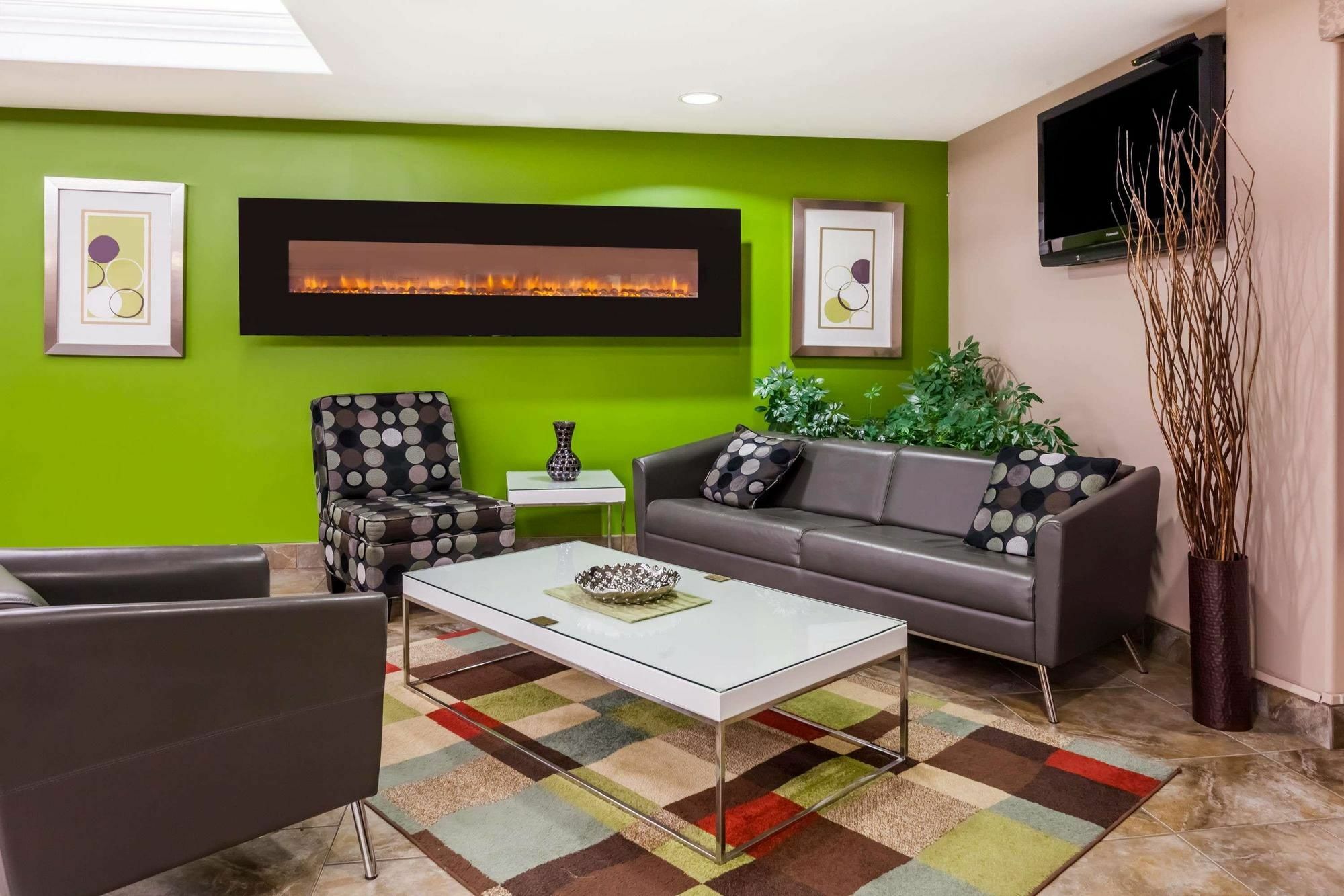 Super 8 By Wyndham Saskatoon Near Saskatoon Airport Hotel Екстериор снимка